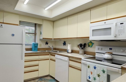 Grove City Condo | Forest Park – 2BR with Pool, Tennis & Clubhouse