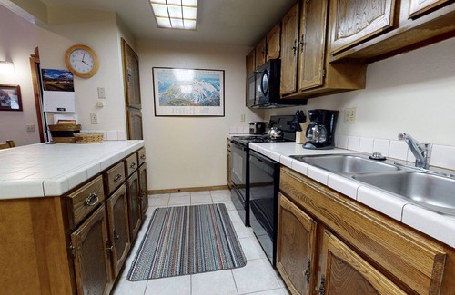 Mammoth Lakes Condo | Forest Quiet Setting, Short Walk to The Village. Pool On-site, Near the Lakes