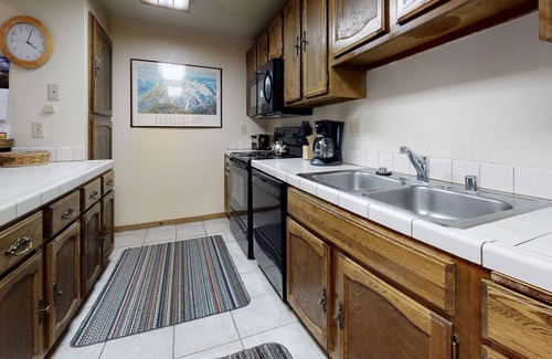 Mammoth Lakes Condo | Forest Quiet Setting, Short Walk to The Village. Pool On-site, Near the Lakes