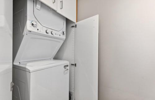 Caulfeild House | Forest Retreat with Terrace near Horseshoe Bay Ferry and Marina