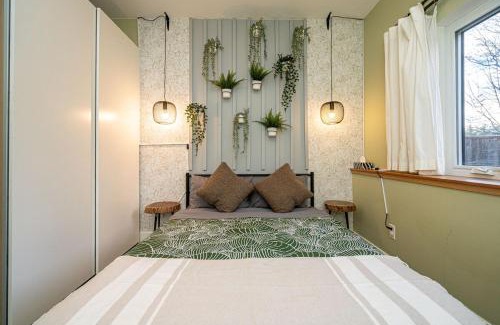 Caulfeild House | Forest Retreat with Terrace near Horseshoe Bay Ferry and Marina