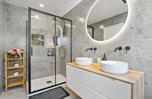 Papakura House | Forest Retreat with pool table & 10min to wineries
