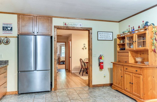 Eatonton House | Forested Family Hideaway Near Lake Sinclair!