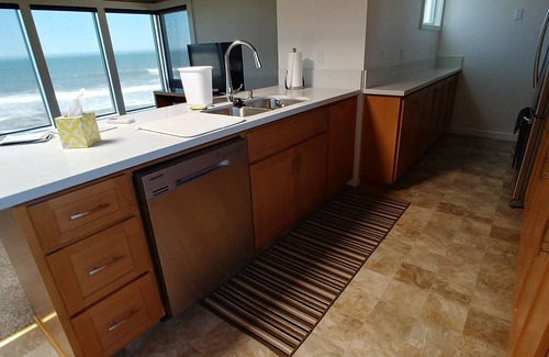 Smith River House | Forever ocean views! Close to one of the cleanest rivers in the world & Redwoods