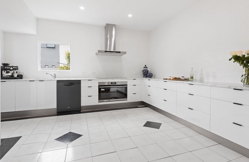 Invermay House | Forget your worries in this spacious and serene space. Close to all amenities i