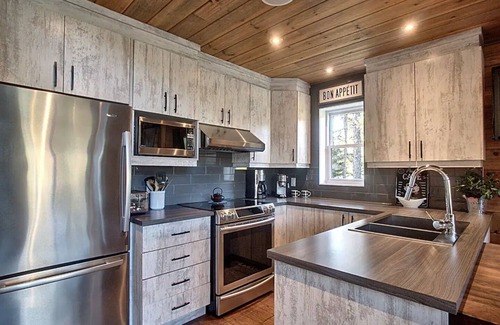 Saint Come Cottage | Formidable Waterfront Cottage - Serenity at its best!nn