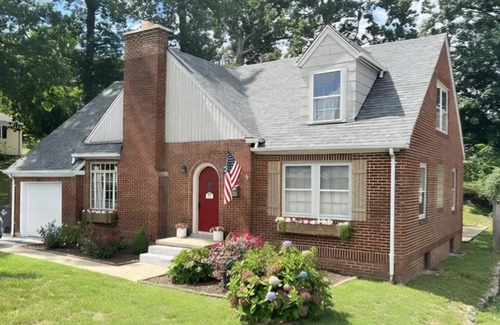 Kingsport House | Fort Henry - Pool Table, Fire Pit, Prime Location in Kingsport