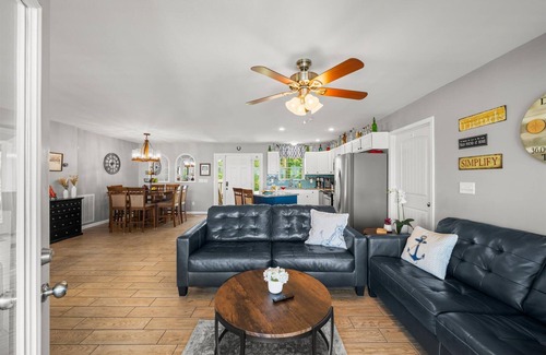 Dandridge House | Fort Sunsets-Best Lakefront Views, Hot Tub, Fire Pit, Dock, Kayaks, Dog Friendly