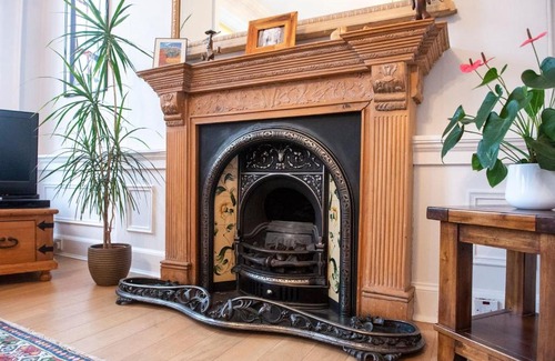 New Town Apartment | Forth Street City Home by GuestReady