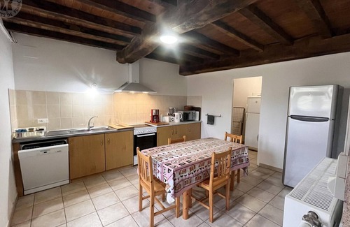 Le Crozet Cottage | Fortified House in Monts de la Madeleine with Private Garden