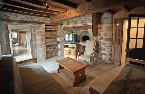 Le Crozet Cottage | Fortified House in Monts de la Madeleine with Private Garden