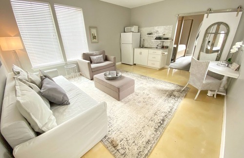 Lincoln Park Villa | Fortunata Winery Villa #5, Elegant Stay for 4