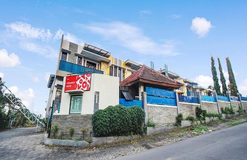 Dinoyo Hotel | Forzando House Redpartner near Universitas Muhammadiyah Malang