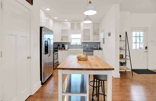 Fountain Square House | Fountain Square Gem w/Rooftop Patio & Fire Pit