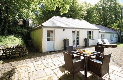 Helston House | Four and a half miles south of Helston, this delightful cottage is situated on a tranquil estate.