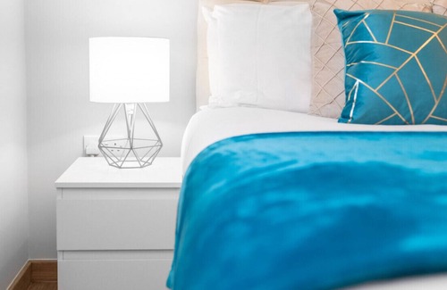 Stourbridge Apartment | Four Apartments - Parking - Stourbridge