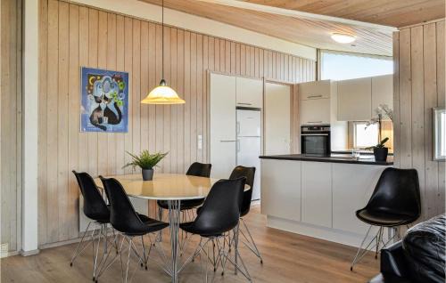 Bjerregard Strand House | Four-Bedroom Holiday Home In Hvide Sande