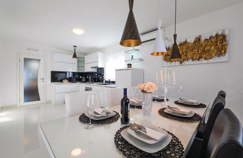 Trilj House | Four-Bedroom Holiday Home in Trilj