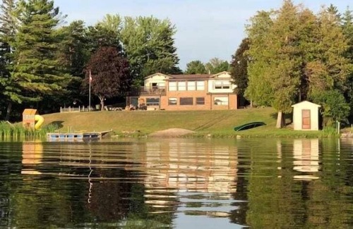 Selwyn House | Four bedroom - Two bathroom family retreat