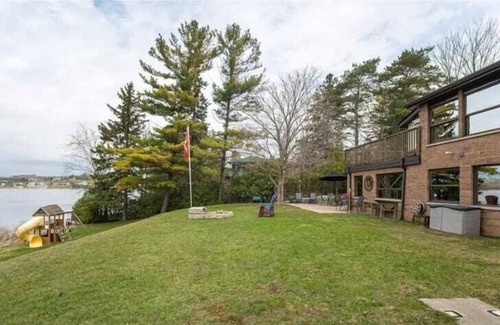 Selwyn House | Four bedroom - Two bathroom family retreat