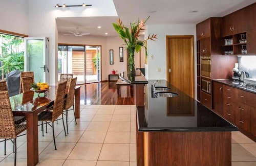 Port Douglas House | Four Mile Beach Retreat - Port Douglas Villa