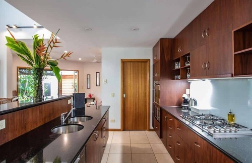 Port Douglas House | Four Mile Beach Retreat - Port Douglas Villa