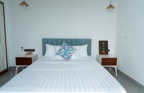 Wellawatta South Hotel | Four Petals Inn