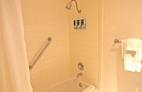 Ventura Hotel | Four Points by Sheraton Ventura Harbor Resort