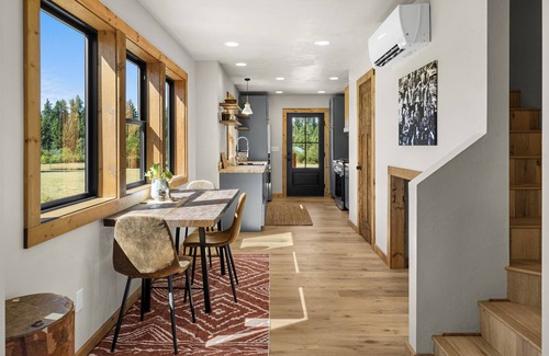 Ronald House | Four Seasons Escape - Tiny home 3min away from lake & trails!