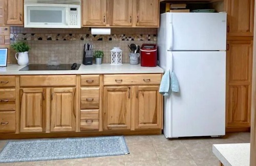 Gladwin House | Four Seasons Retreat, Sleeps 10