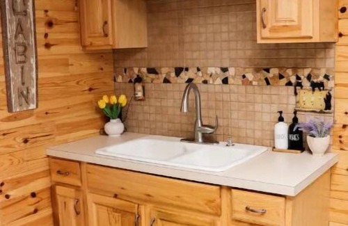 Gladwin House | Four Seasons Retreat, Sleeps 10