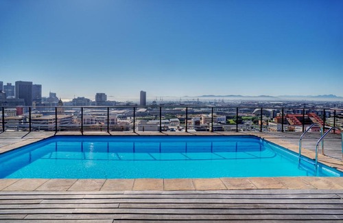 Cape Town City Centre Apartment | Four Seasons