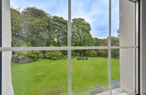 Lanreath Apartment | Fowey Apartment With Outdoor Pool And Gardens In Historic Mansion House