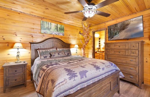 Big Bear House | Fox Lodge Big Bear-Indoor Pool-Hot Tub-Games-Luxury Retreat