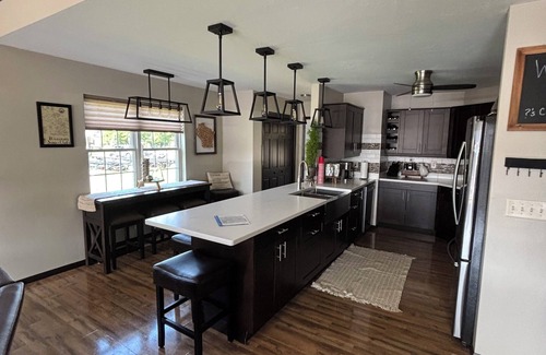 Oshkosh House | Fox River Townhouse- 3 Miles from EAA Grounds