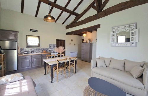 Sainte-Sabine-Born Cottage | Authentic Cottage with Garden and Pool