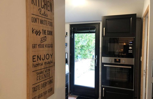 Tourlaville Cottage | Charming Seaside Cottage with Garden, Terrace, and All Amenities in Cherbourg-en-Cotentin