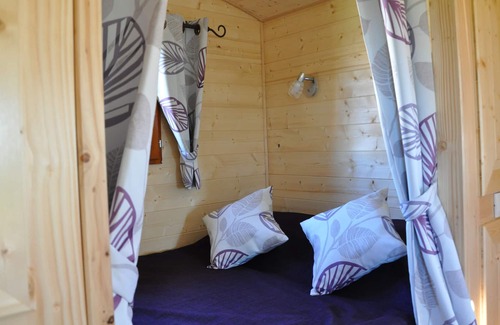 La Gripperie-Saint-Symphorien Cottage | Charming gypsy caravan with heated indoor pool