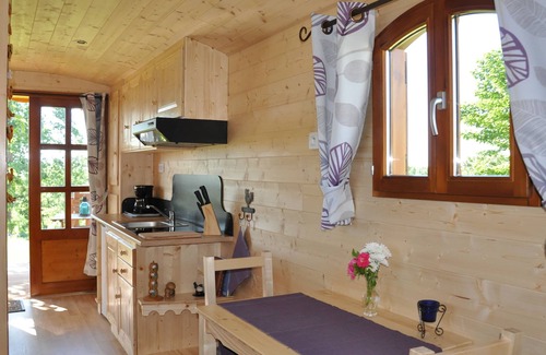 La Gripperie-Saint-Symphorien Cottage | Charming gypsy caravan with heated indoor pool