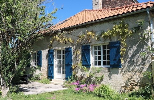 Sorges-et-Ligueux-en-Perigord Cottage | Gîte - Le Viennois: This cozy luxury 1-6 person semi-detached gîte