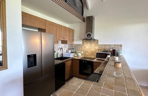 Maho Apartment | French Kiss, 2 bedrooms, large terrace on the beach!