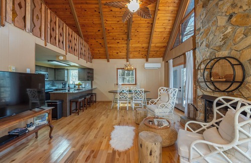 Wolf Laurel Cabin | Fragrance Free ~ Cozy Cabin with Mtn Vistas & Views, Fire Pit + Skiing, Hiking,