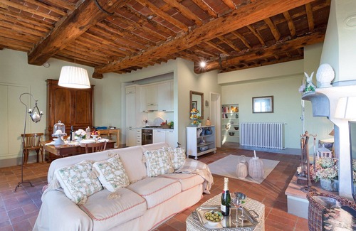 Capannori Villa | FRANTOIO a Romantic Farmhouse Apartment with Terrace and Views