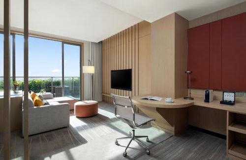 Yangpu Hotel | Fraser Place Wujiaochang Shanghai - Adjoin business center, free minibar