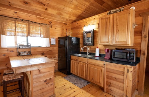 Fredericksburg Cabin | Fredericksburg Texas private cabin with hot tub