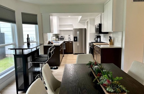 East Oak Hill House | Free $100~2KBR&2.5BA~Pet Friendly~FastWifi~Park