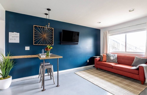 Melrose Condo | FREE breakfast convenience & comfort near downtown