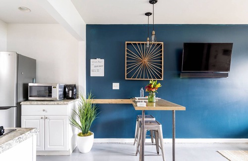 Melrose Condo | FREE breakfast convenience & comfort near downtown