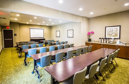 Plano Condo | Free Breakfast, Free Wi-Fi, Outdoor Pool | Roll-in Shower