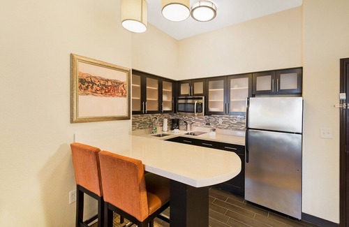 Longview Condo | Free Breakfast. Indoor Pool & Hot Tub. Near Major Businesses.